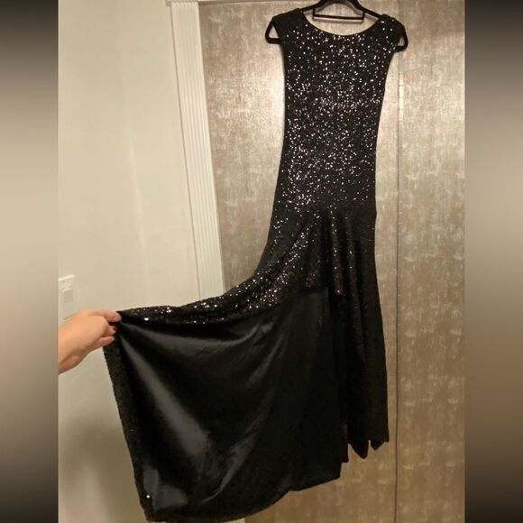 Pearl by Georgina Chapman Black Sequin Embellished Backless Gown, US0 - Picture 6 of 10